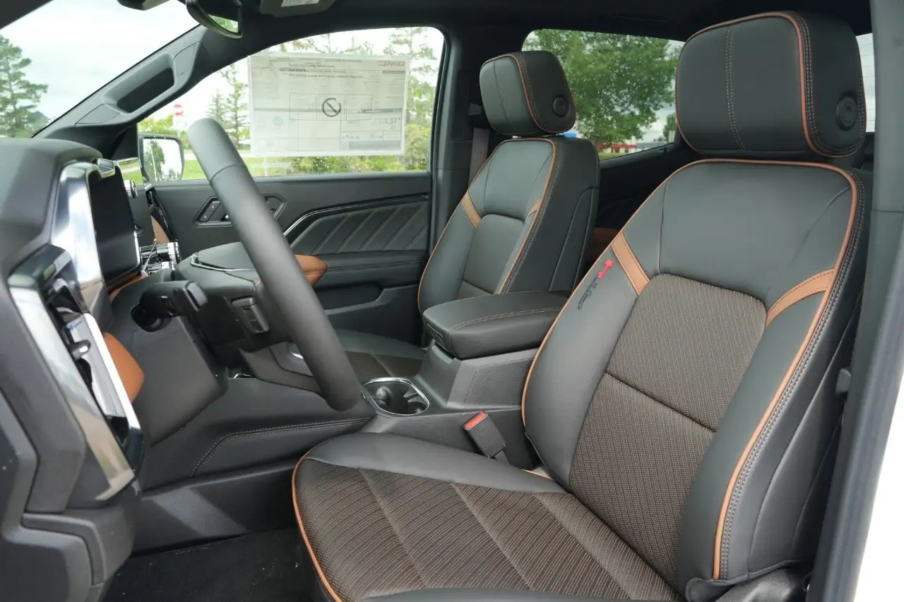 GMC Canyon photo GMC Canyon