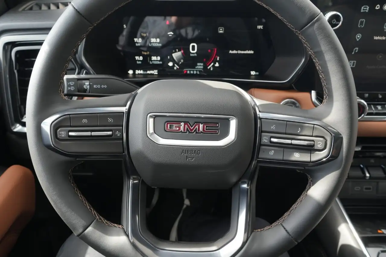 GMC Canyon photo GMC Canyon