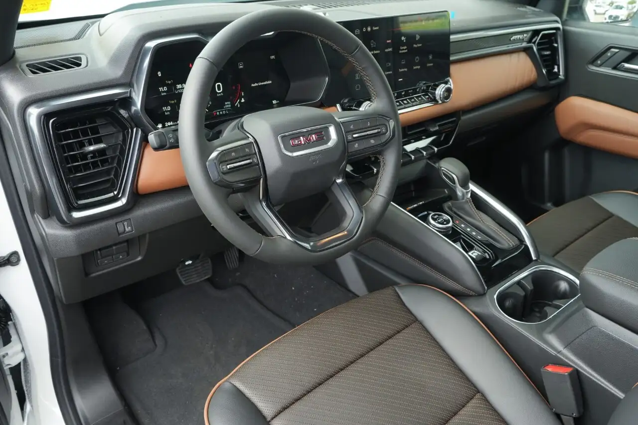 GMC Canyon photo GMC Canyon