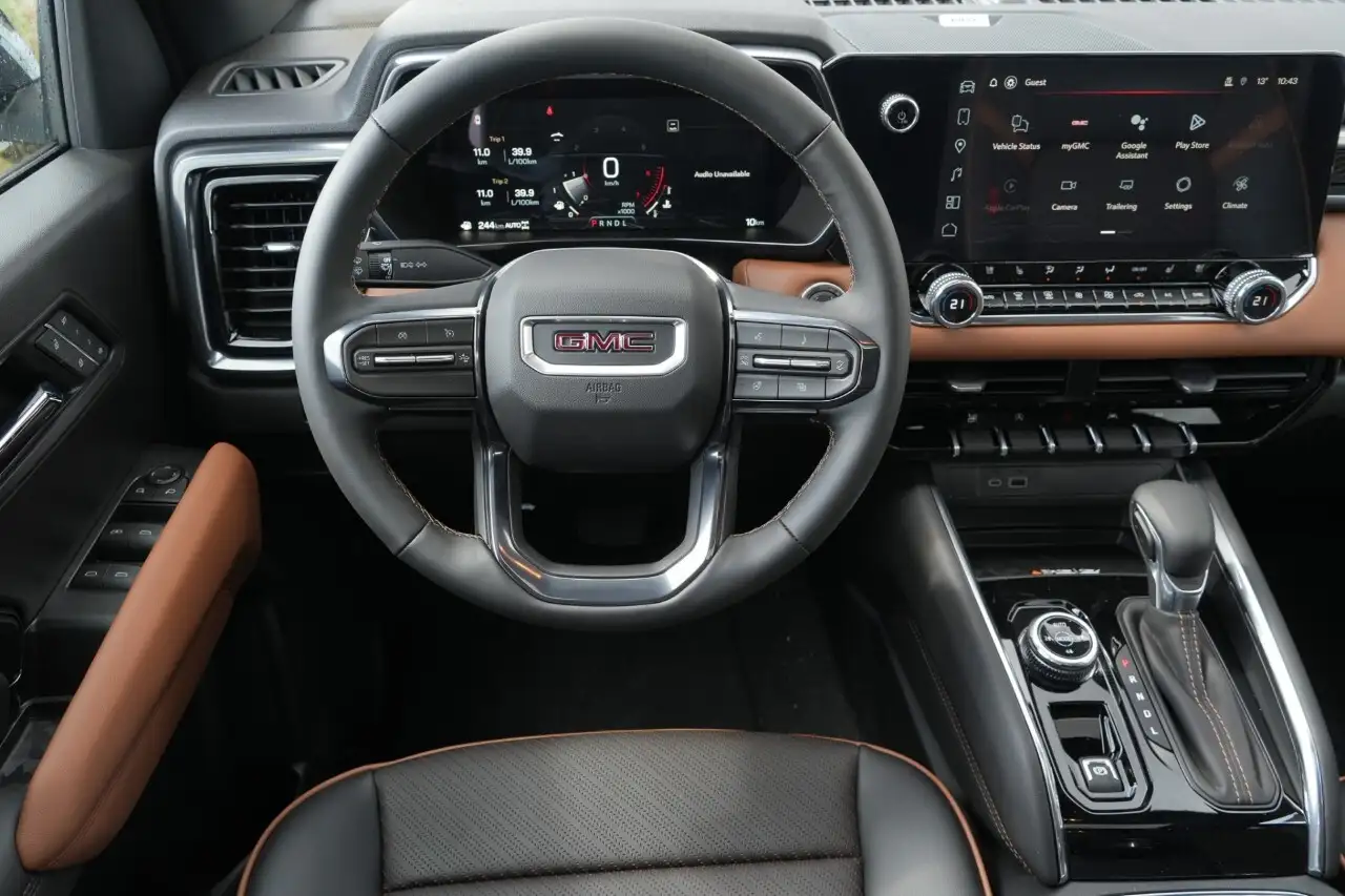 GMC Canyon photo GMC Canyon