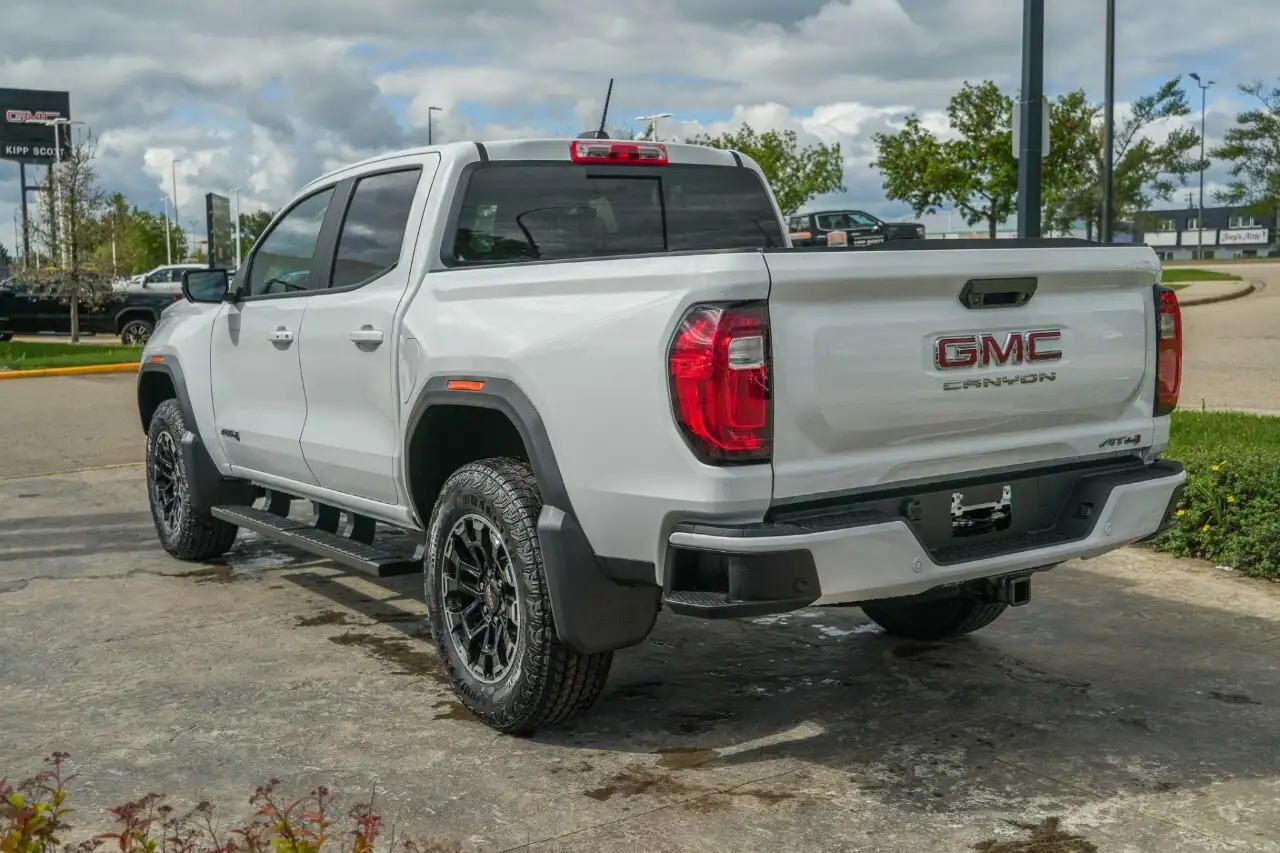 GMC Canyon photo GMC Canyon