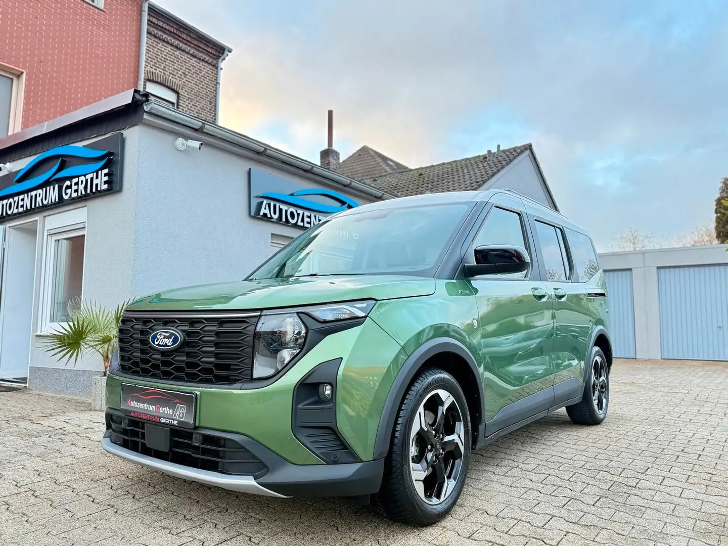 Ford Tourneo Courier Active *1.Hand*Kamera*Navi* Verde - 2