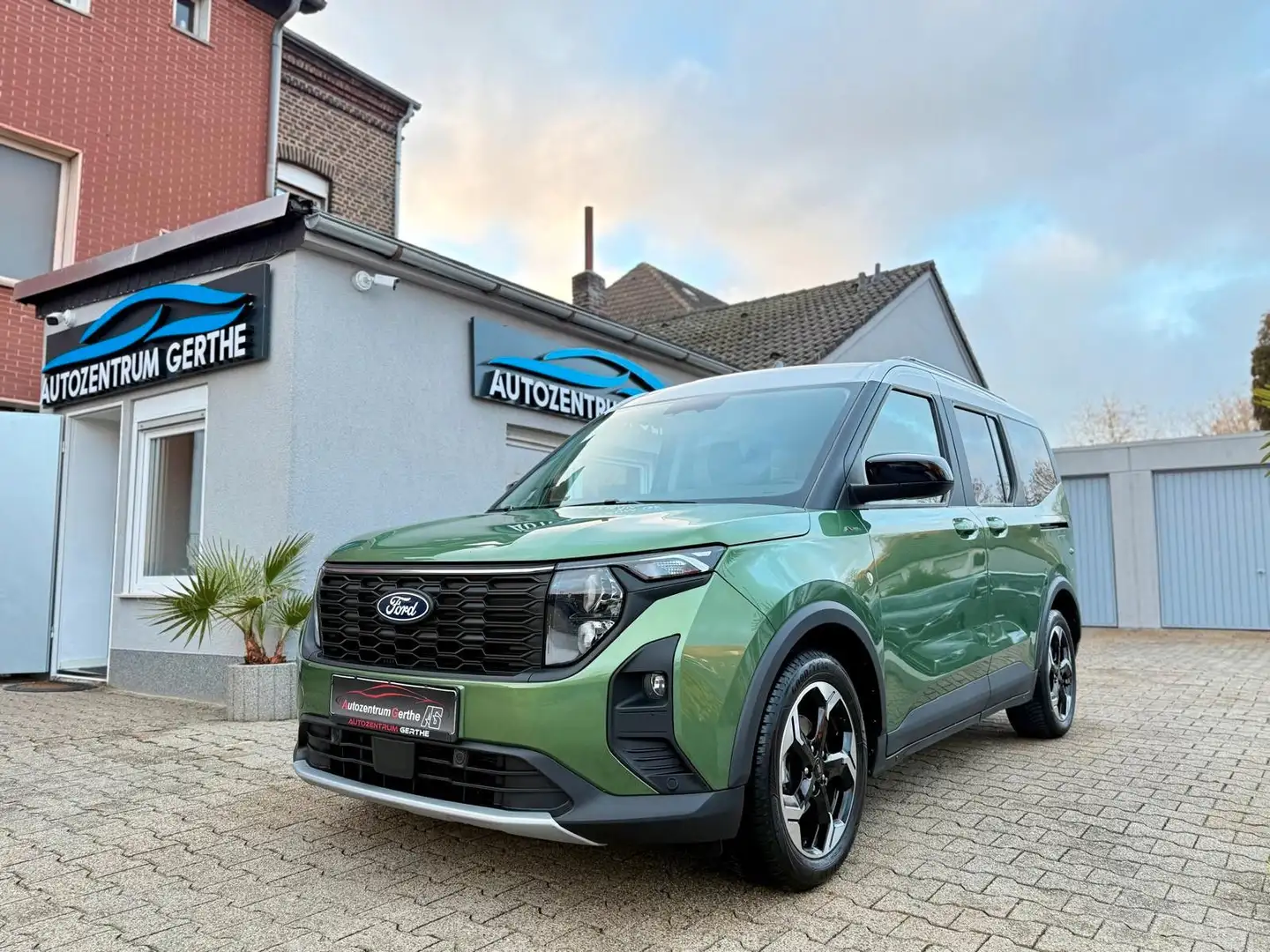 Ford Tourneo Courier Active *1.Hand*Kamera*Navi* Verde - 1