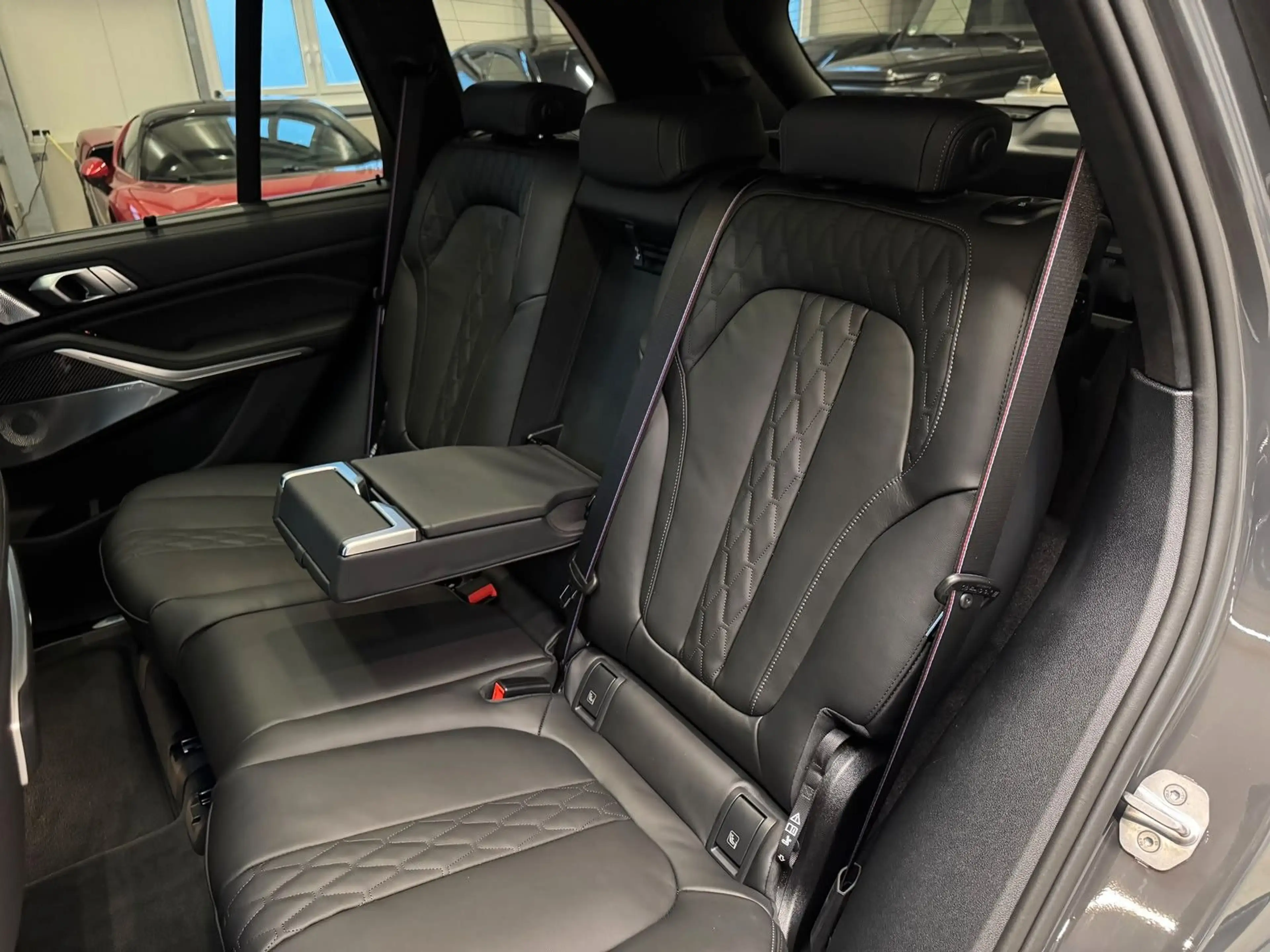 BMW X5 40d M SPORT INNOV COMFORT CARBON AIR SUSP B&W — photo 11