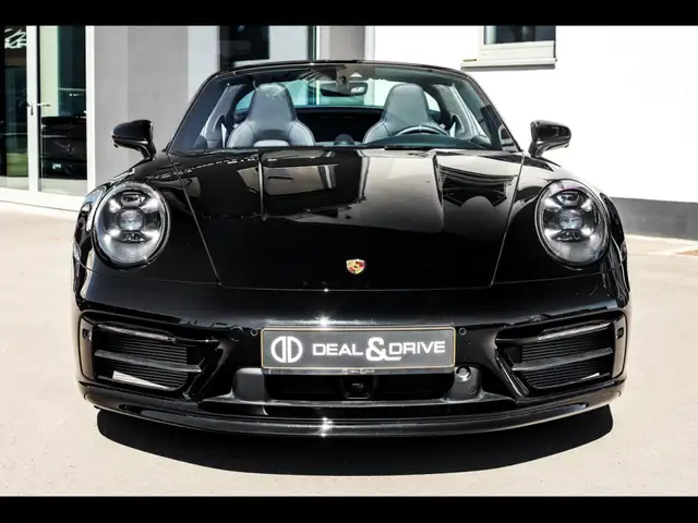 Porsche 911 view 5