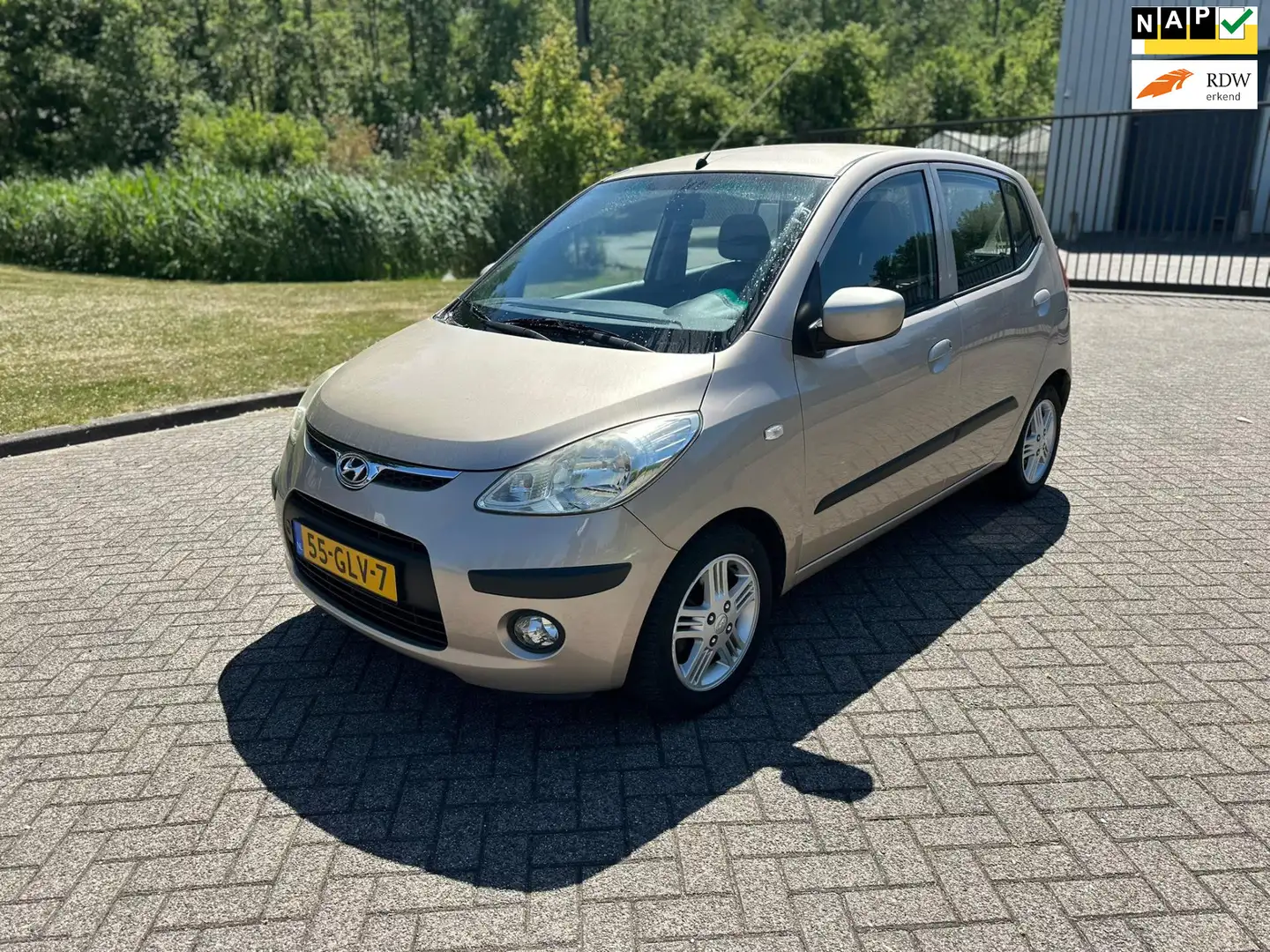 Hyundai i10 1.1 i-Catcher/AIRCO/ELECRAMEN VOOR-ACHTER Beige - 1