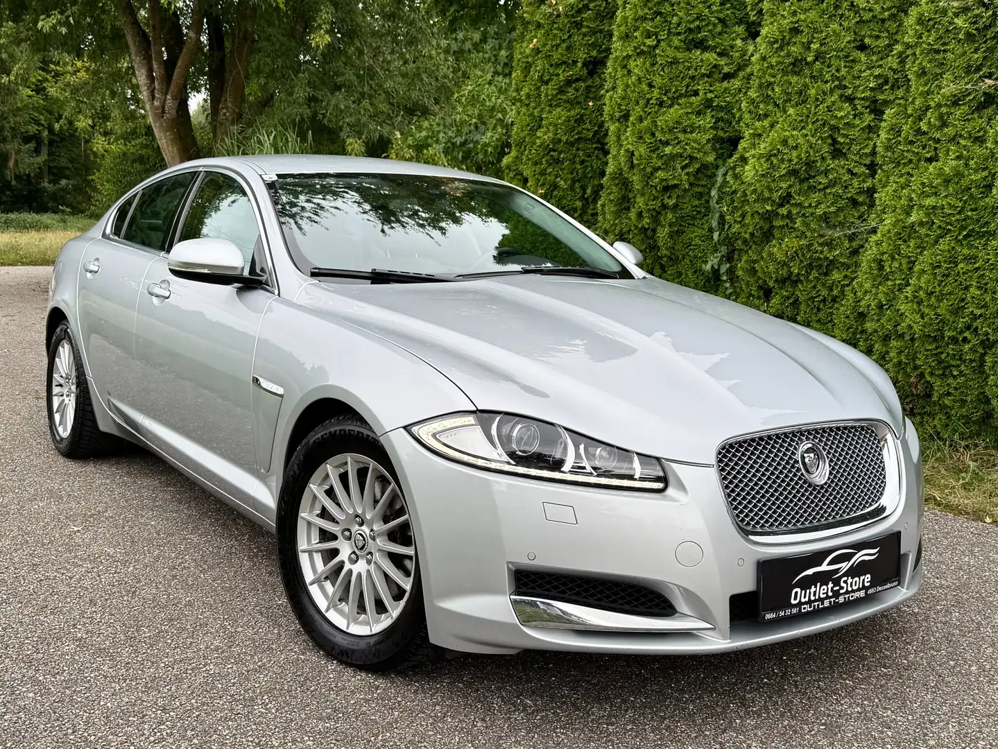 Jaguar XF 2.2 Aut*1.Besitz*Leder*Navi*R-Kamera*Nur 94.000KM* Silber - 1