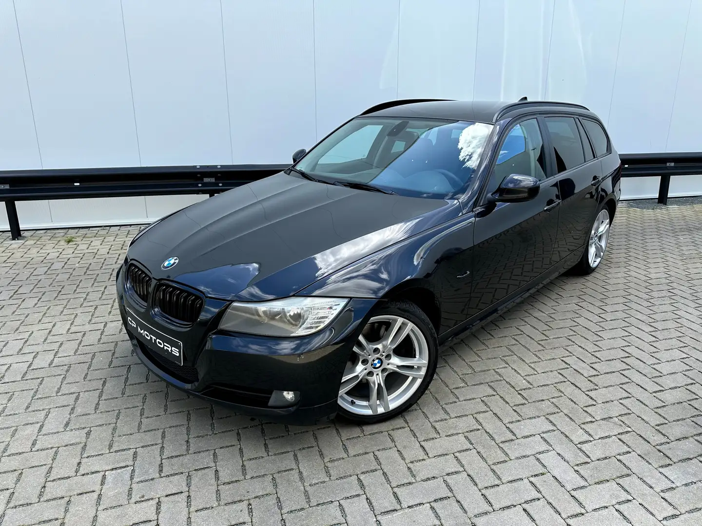 BMW 318 d TOURING | NAVI | VOLLEDIGE HISTORIEK | TOP ! Zwart - 1