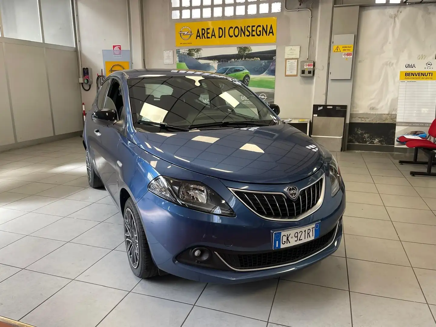 Lancia Ypsilon 1.0 FireFly 5 porte S&S Hybrid Gold Blu/Azzurro - 2