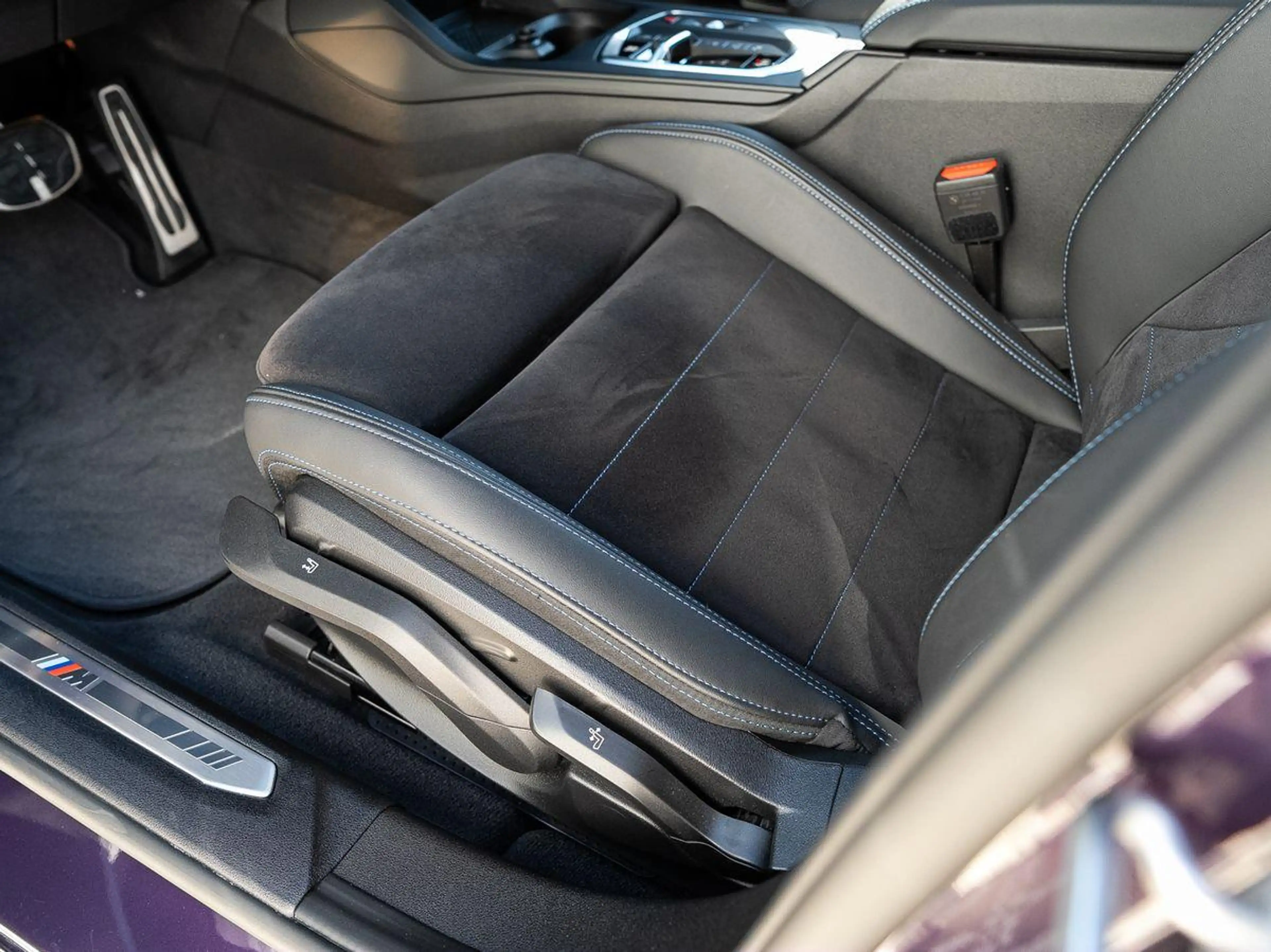 BMW 118 d M-Sport PANO KoZg aLED DrAssPlus Wireless — photo 14