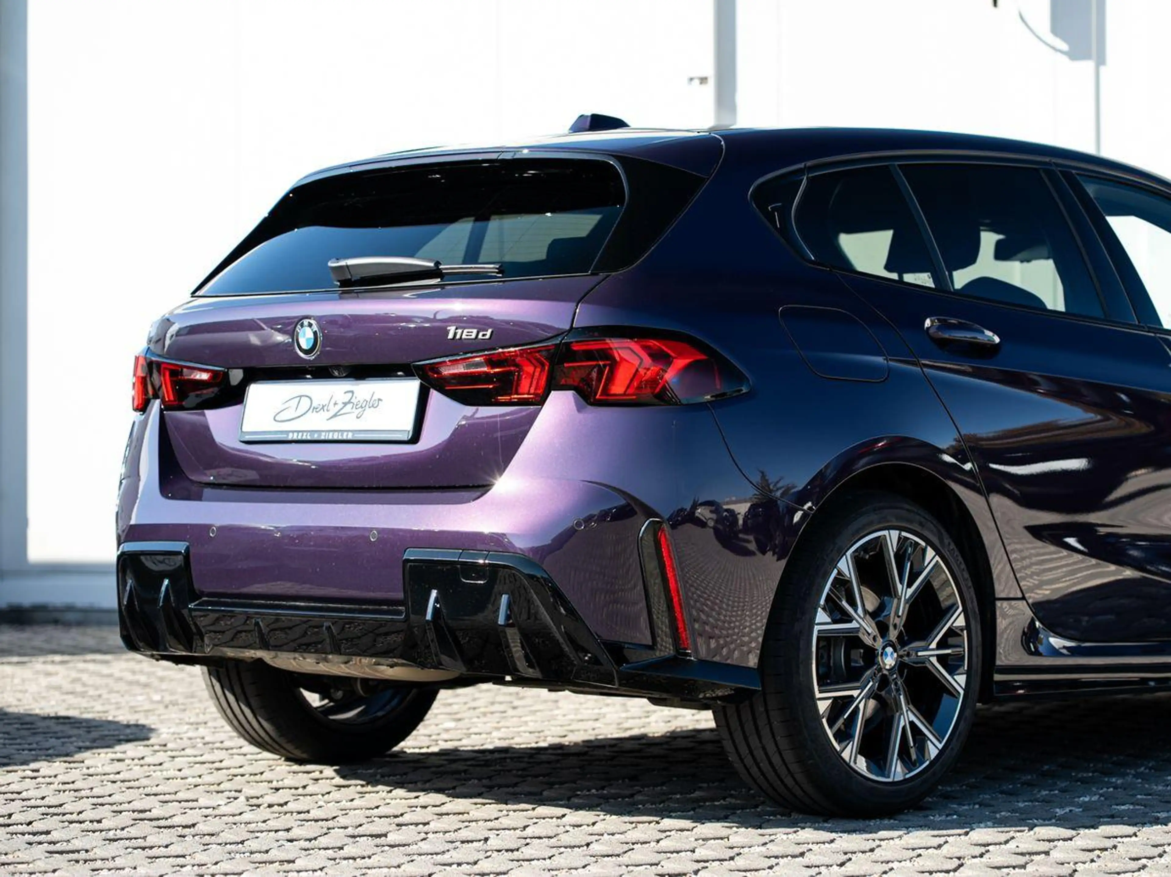 BMW 118 d M-Sport PANO KoZg aLED DrAssPlus Wireless — photo 11