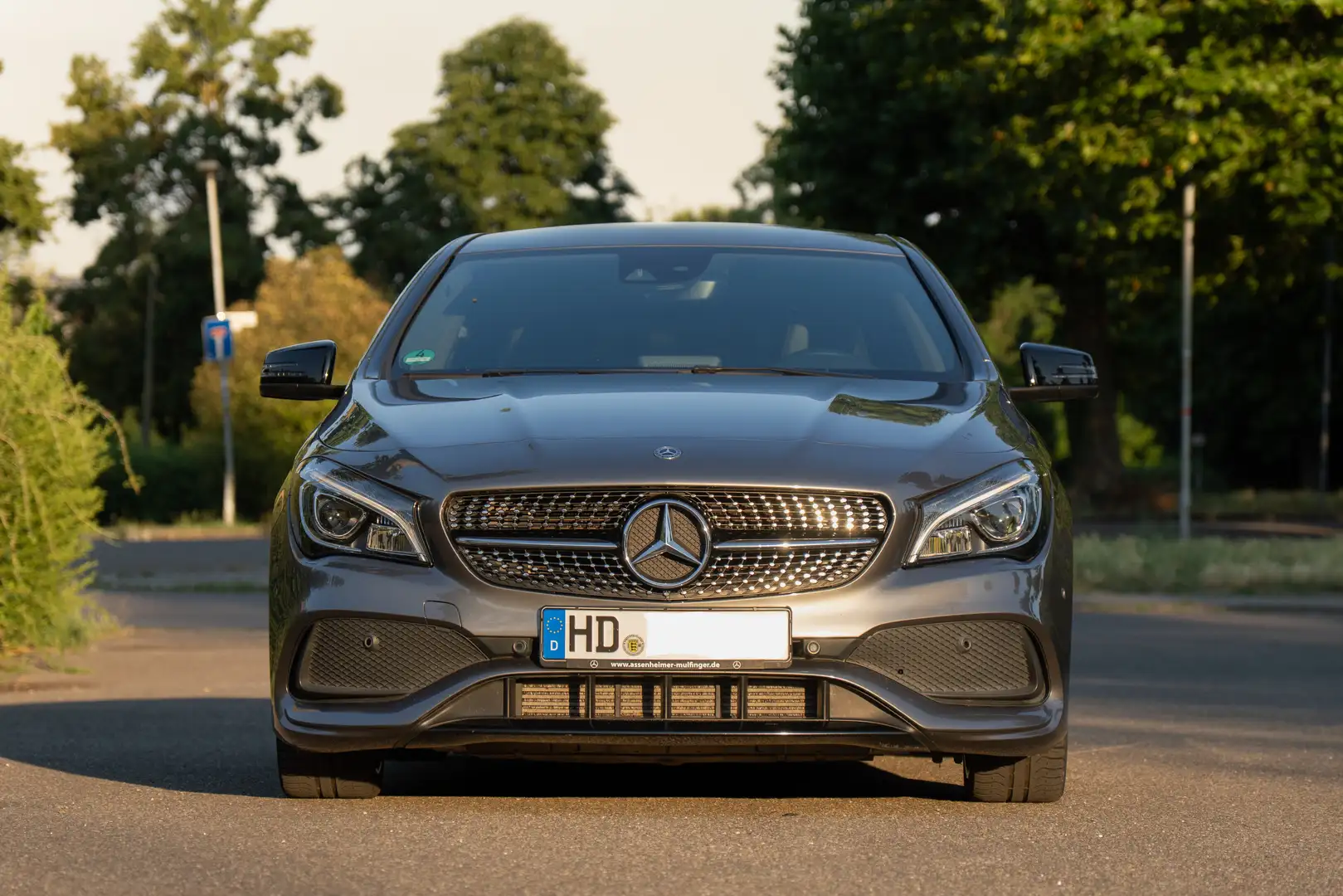 Mercedes-Benz CLA 180 CLA 180 SB Grau - 1