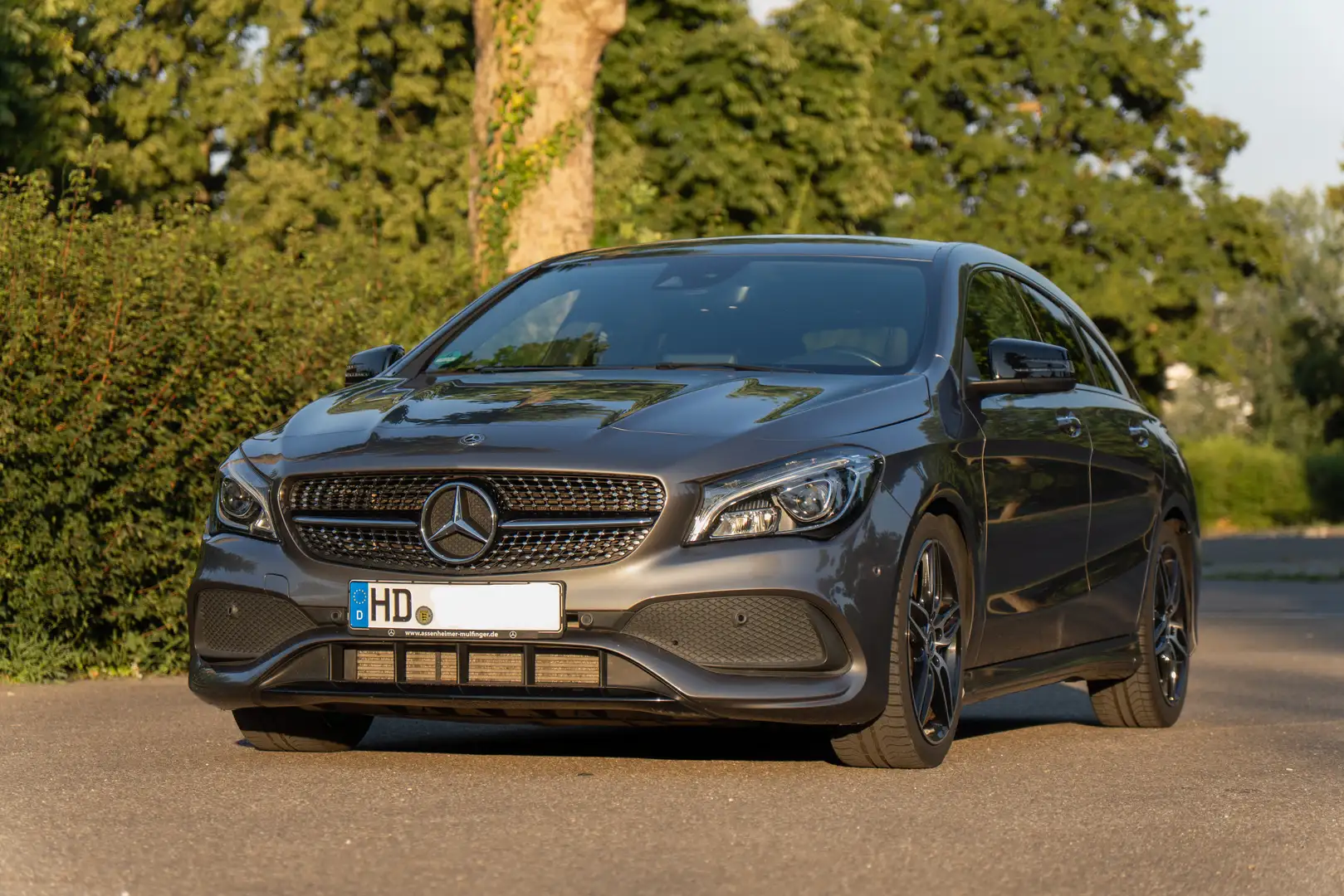 Mercedes-Benz CLA 180 CLA 180 SB Grau - 2