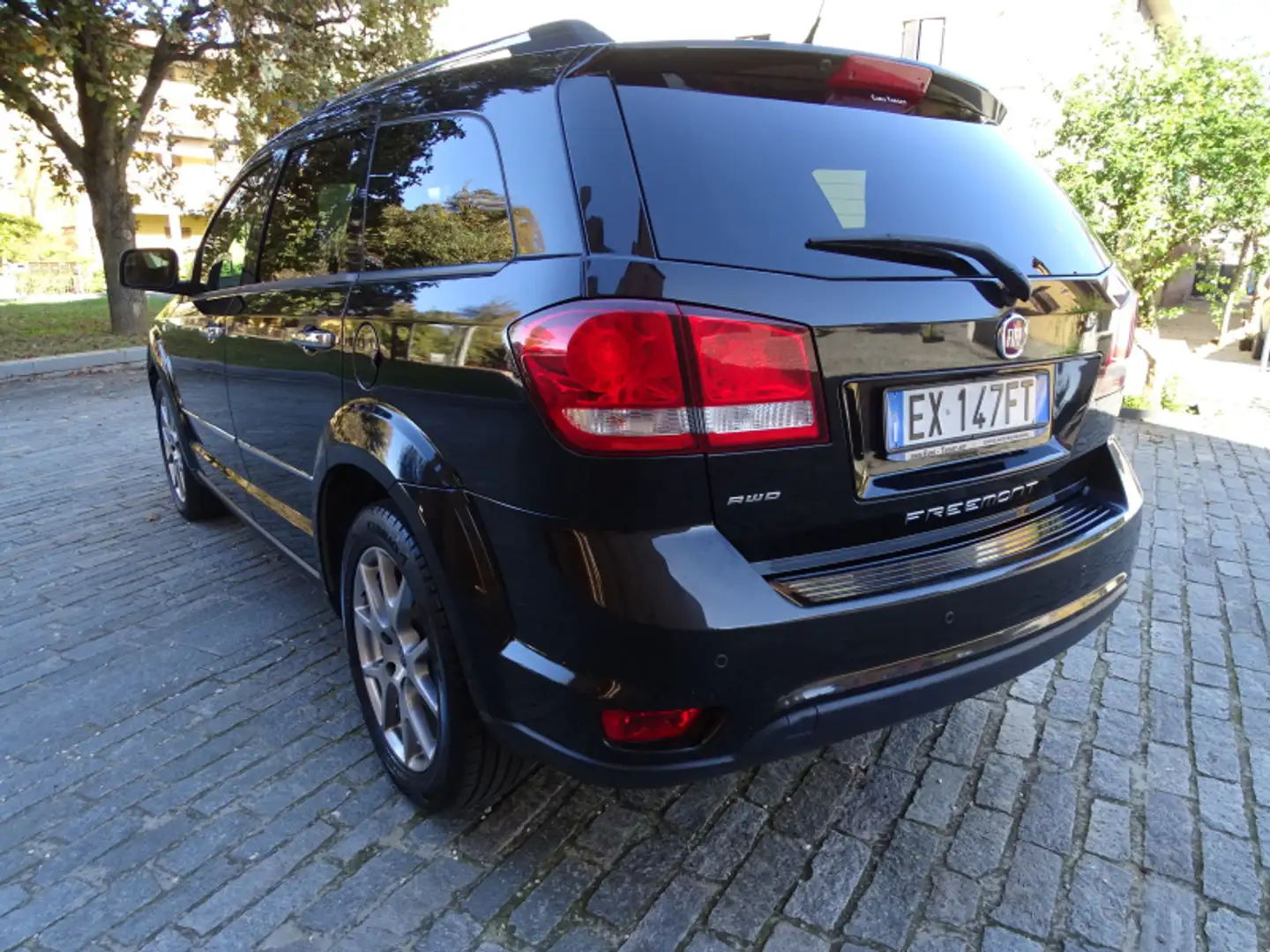 Fiat Freemont 2.0 Mjt 170 CV 4x4 aut. Lounge Nero - 2