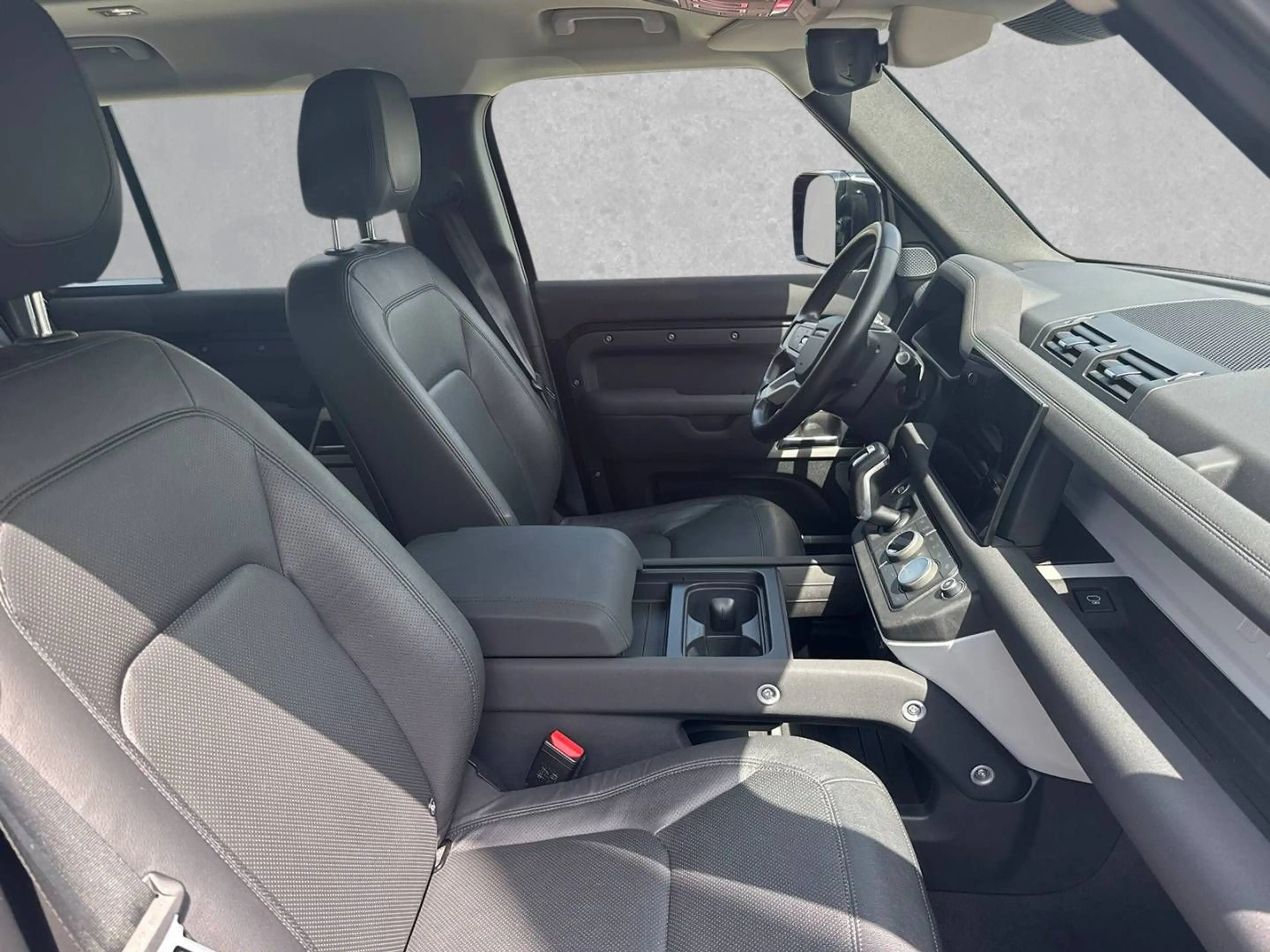 Land Rover Defender 130 P400 SE — photo 3