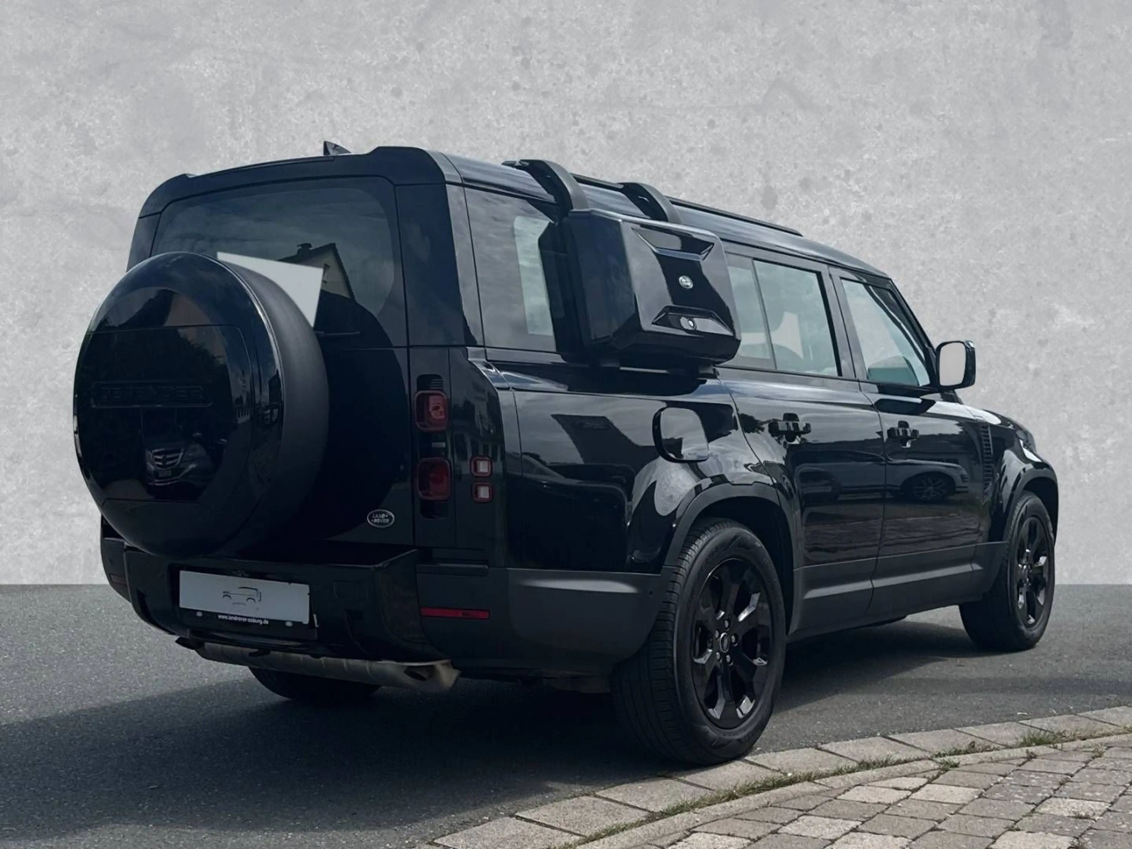 Land Rover Defender 130 P400 SE — photo 2