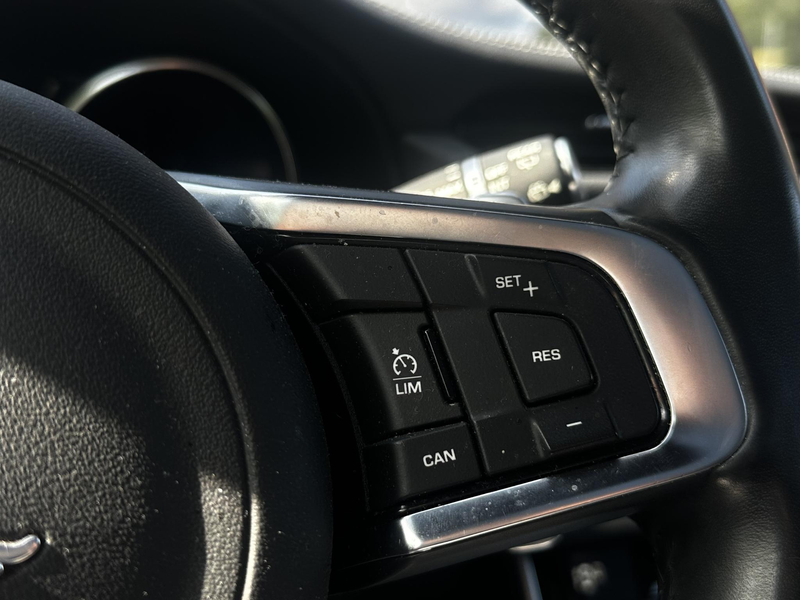 Jaguar XF Sportbrake 2.0d Chequered Flag R Sport Panoramadak — photo 27