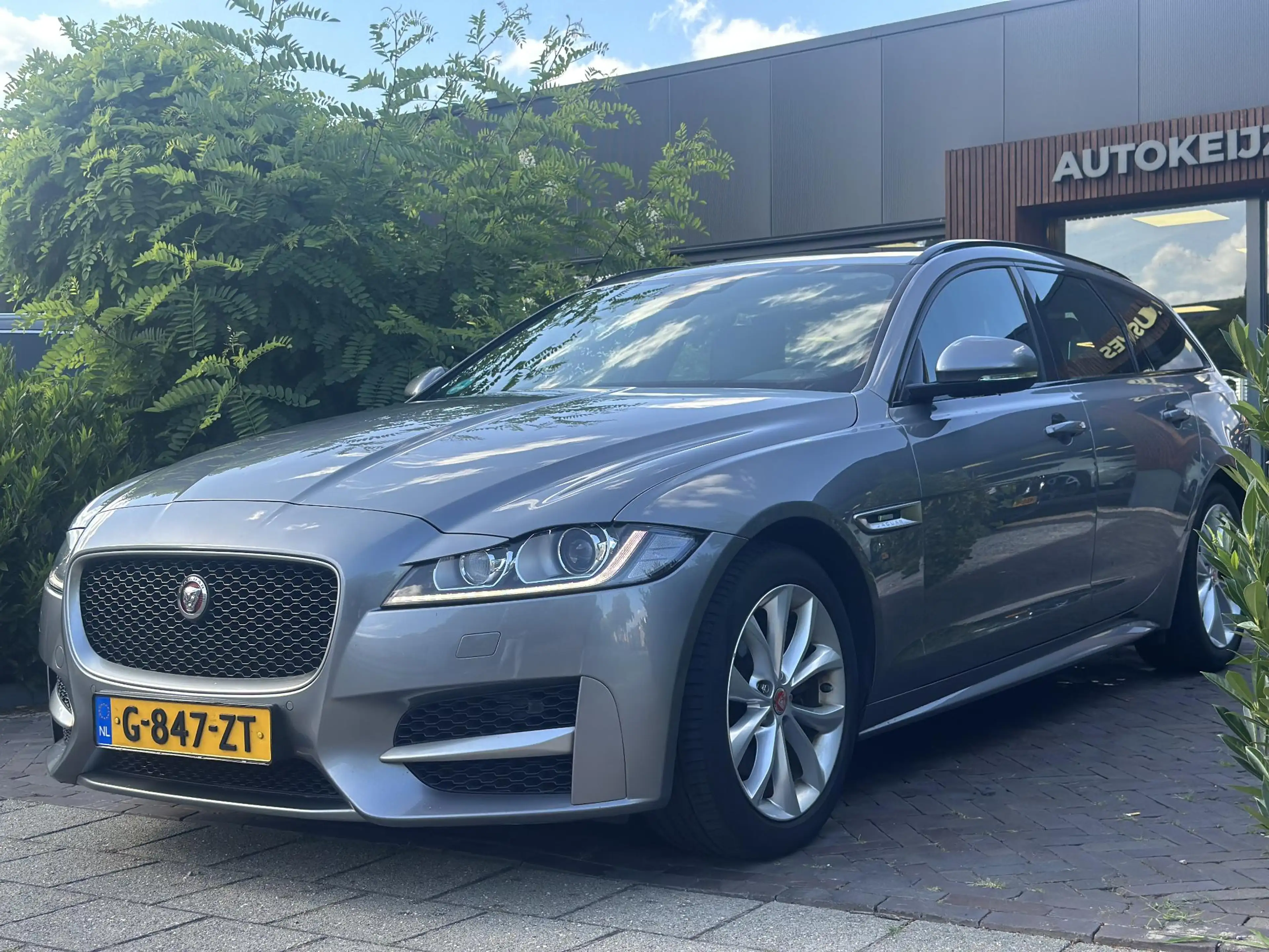 Jaguar XF Sportbrake 2.0d Chequered Flag R Sport Panoramadak — photo 6