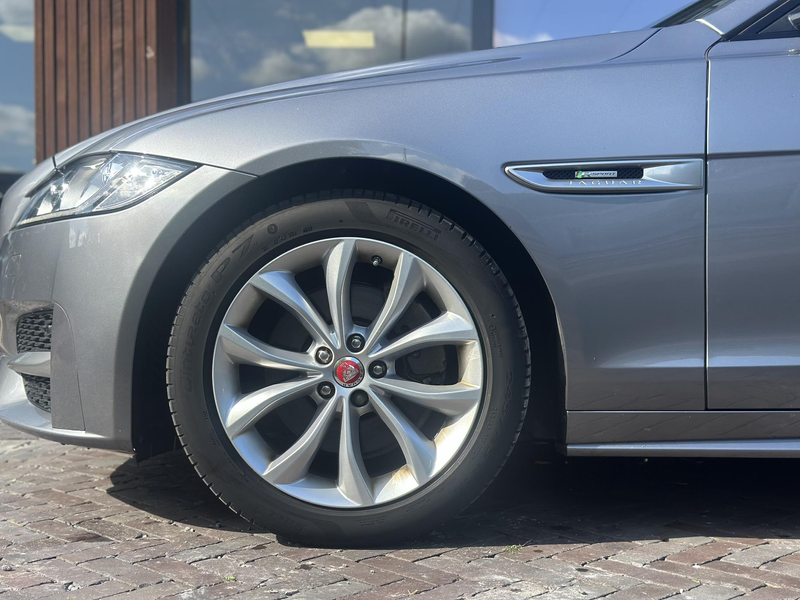 Jaguar XF Sportbrake 2.0d Chequered Flag R Sport Panoramadak — photo 4