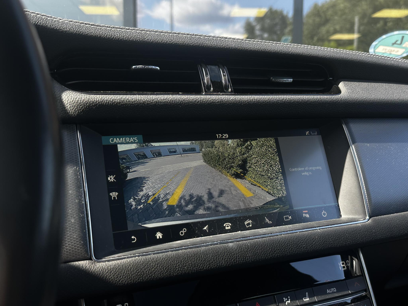 Jaguar XF Sportbrake 2.0d Chequered Flag R Sport Panoramadak — photo 30