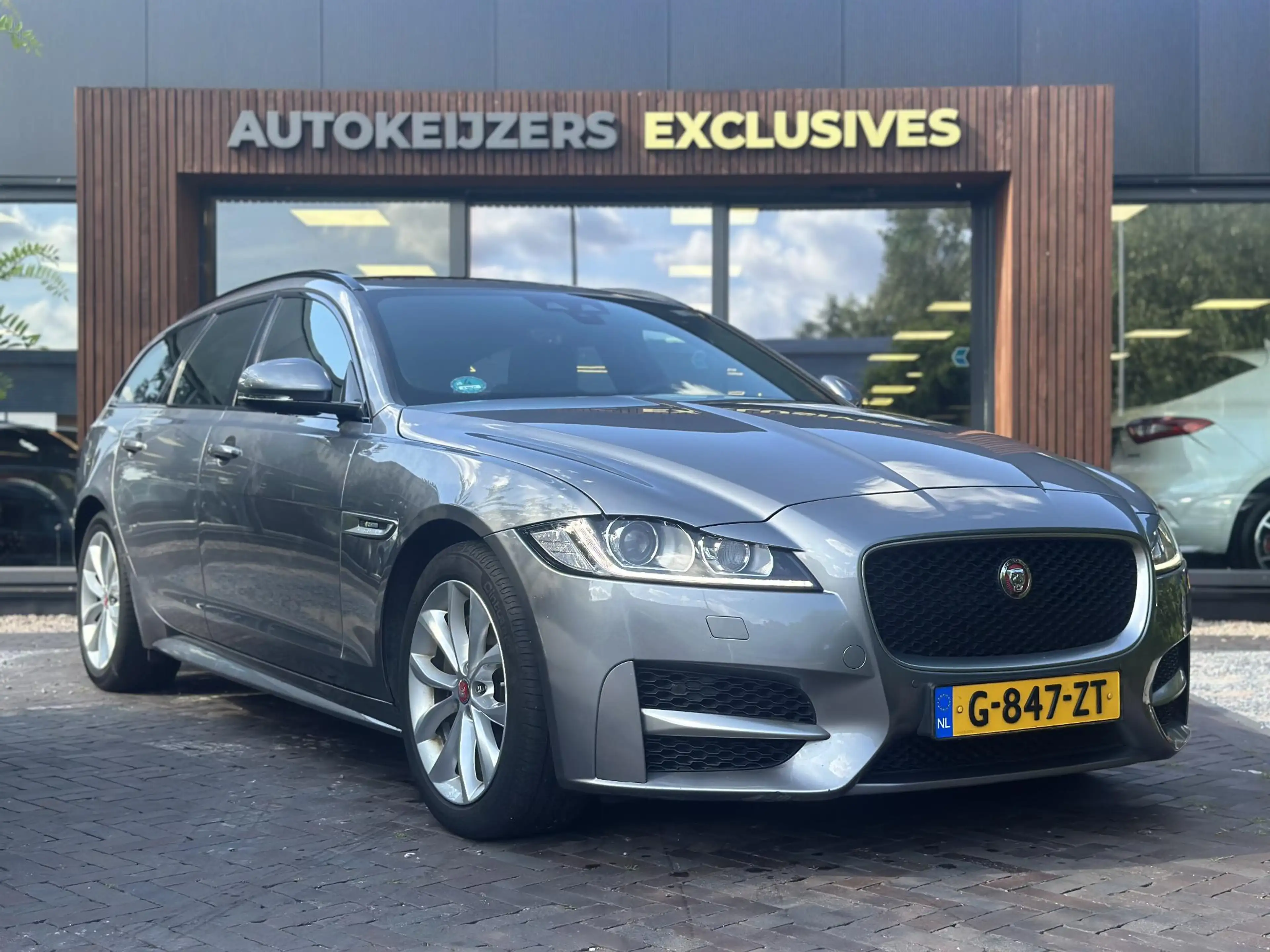 Jaguar XF Sportbrake 2.0d Chequered Flag R Sport Panoramadak