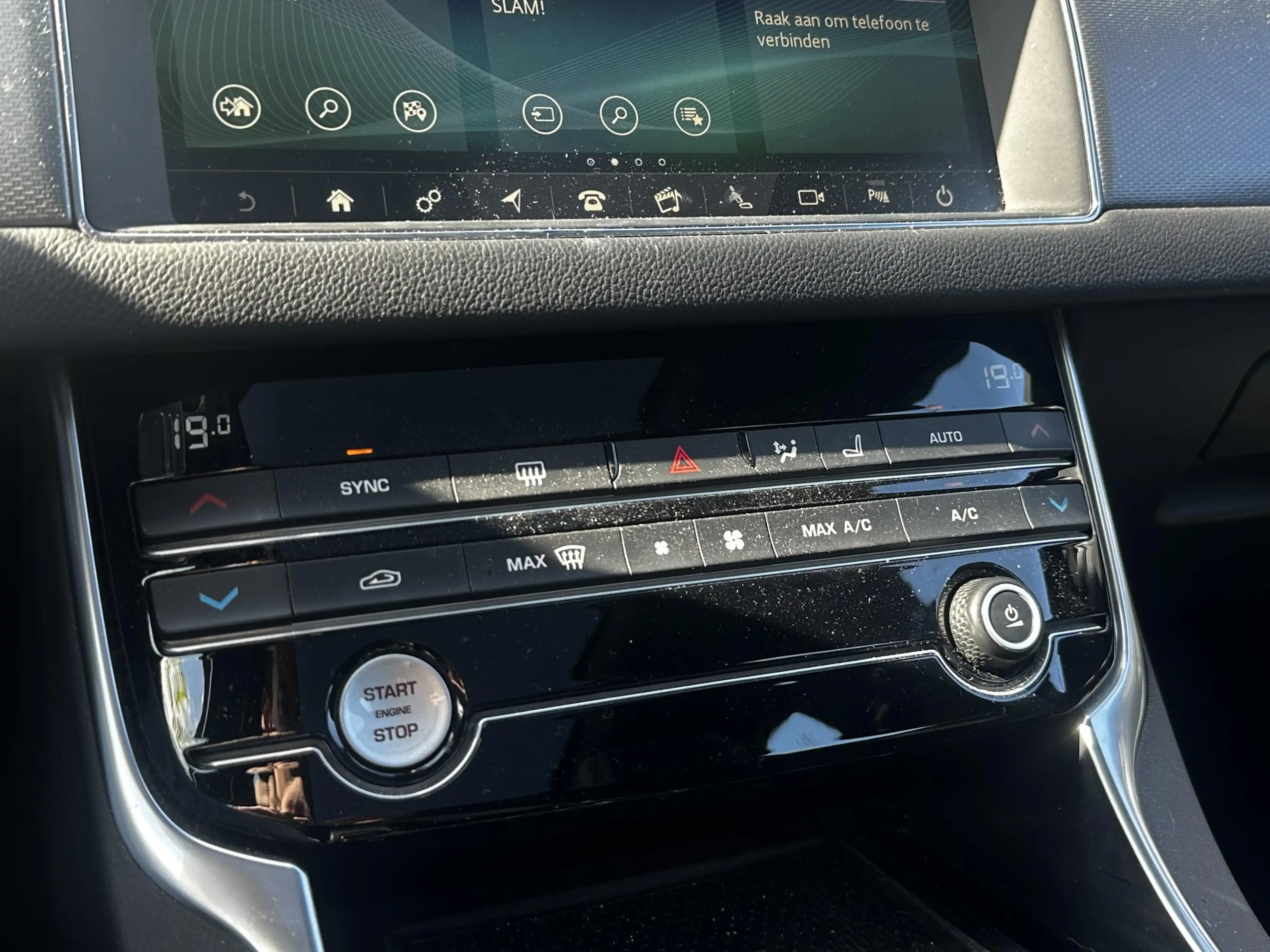 Jaguar XF Sportbrake 2.0d Chequered Flag R Sport Panoramadak — photo 24