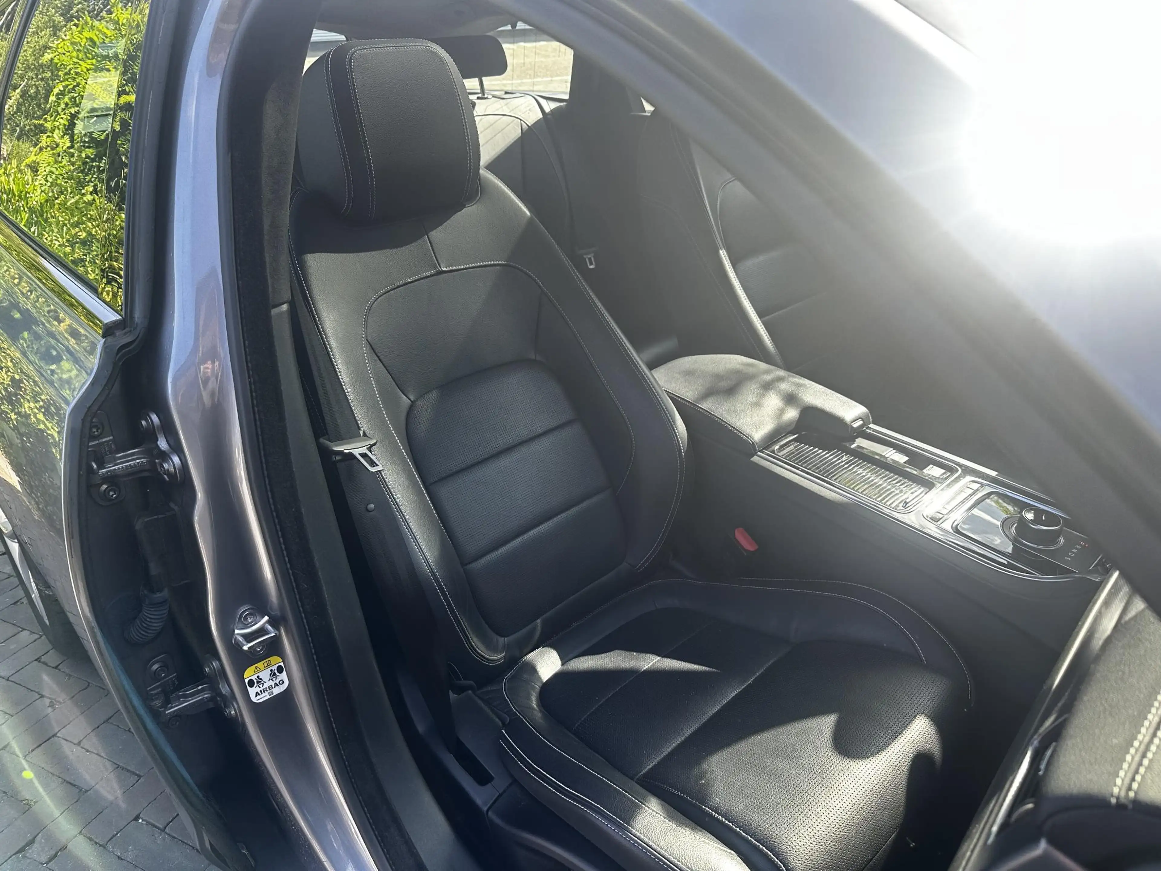 Jaguar XF Sportbrake 2.0d Chequered Flag R Sport Panoramadak — photo 16
