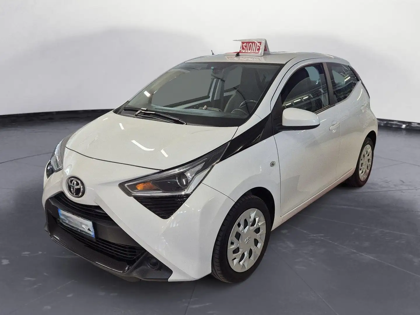 Toyota Aygo Connect 1.0 VVT-i 72CV 5 porte x-business plus Wit - 1