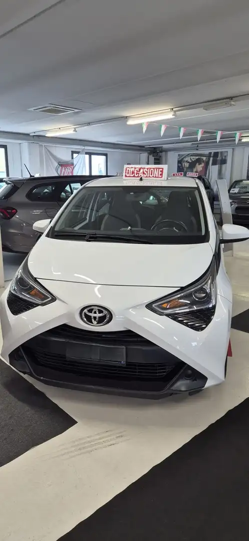 Toyota Aygo Connect 1.0 VVT-i 72CV 5 porte x-business plus Wit - 2