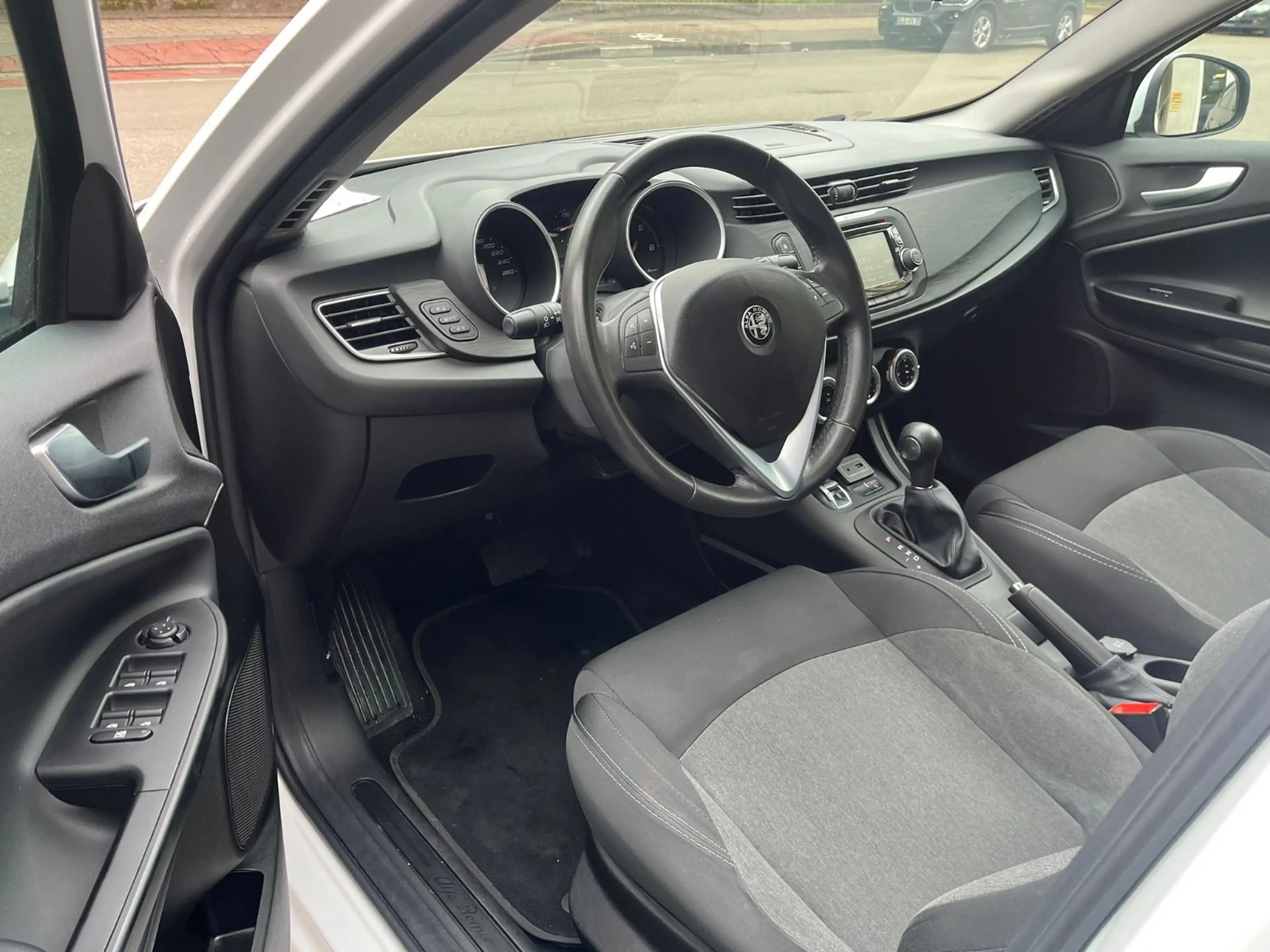 Alfa Romeo Giulietta 1.6 JTDm 16V TCT Super, Automatik,E6 — photo 10