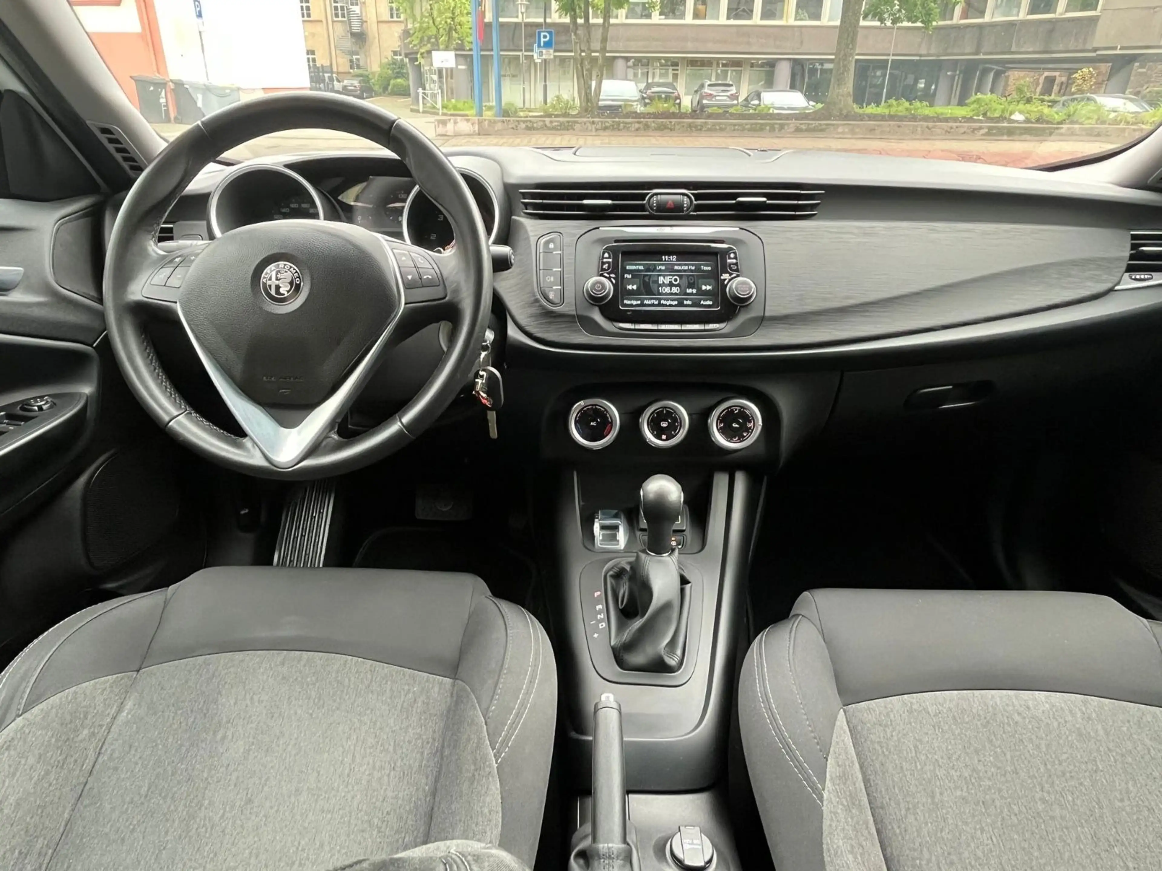 Alfa Romeo Giulietta 1.6 JTDm 16V TCT Super, Automatik,E6 — photo 9
