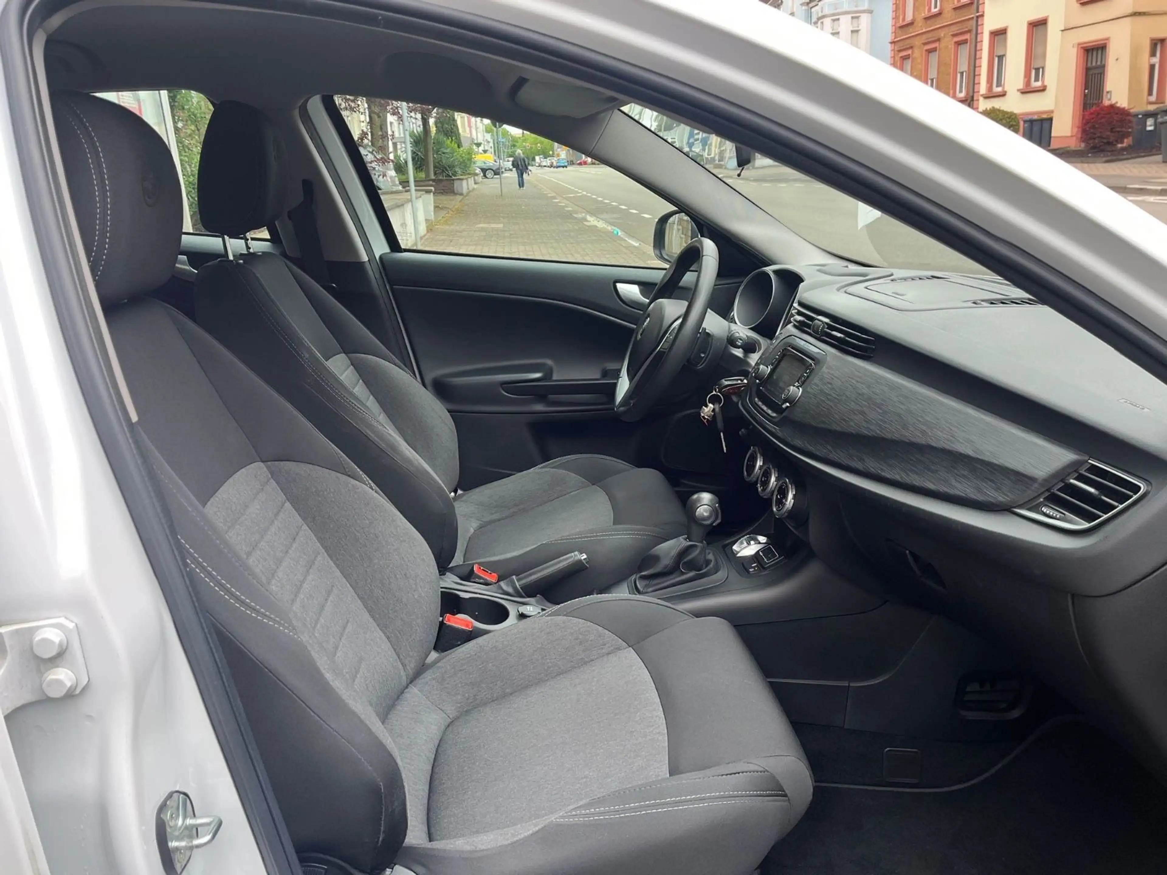 Alfa Romeo Giulietta 1.6 JTDm 16V TCT Super, Automatik,E6 — photo 12