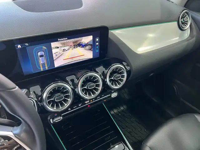 Mercedes-Benz GLA view 12