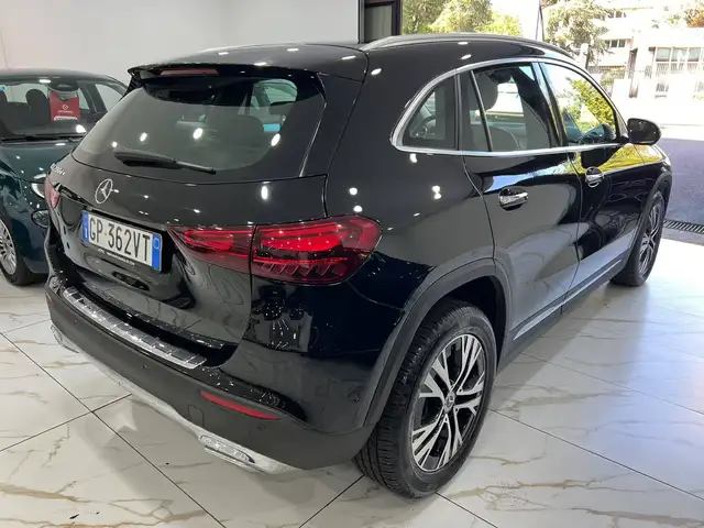 Mercedes-Benz GLA view 6