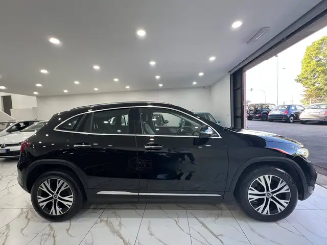 Mercedes-Benz GLA view 7