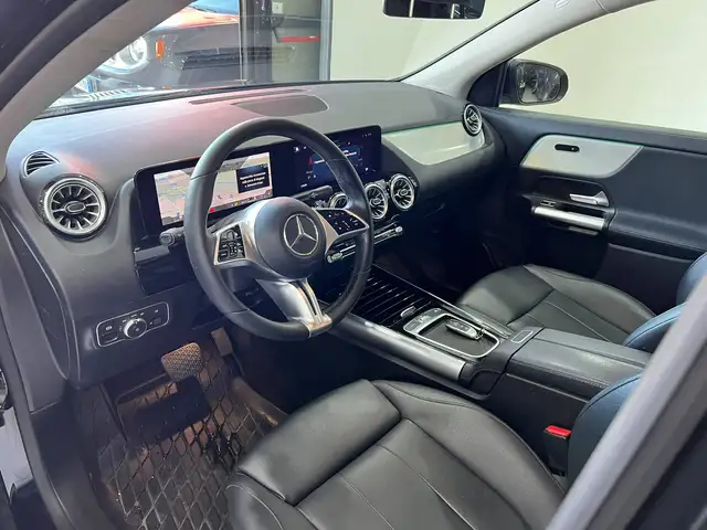 Mercedes-Benz GLA view 11