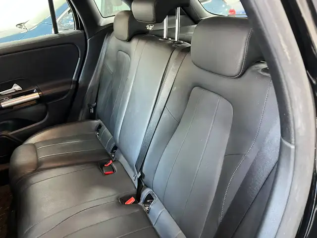 Mercedes-Benz GLA view 15