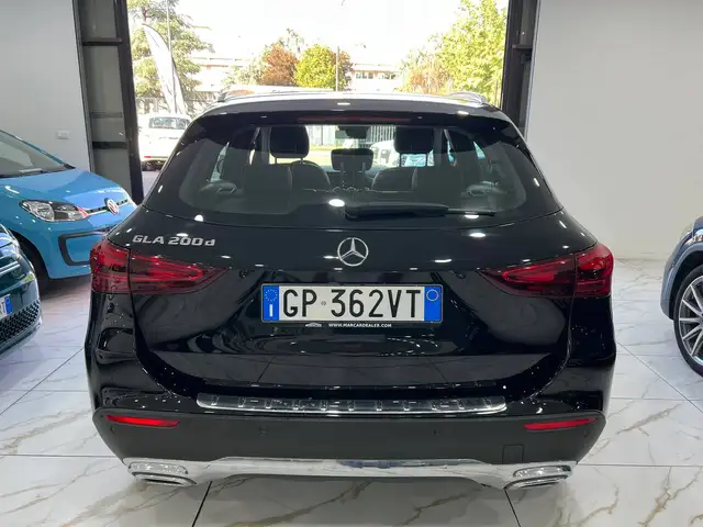 Mercedes-Benz GLA view 5