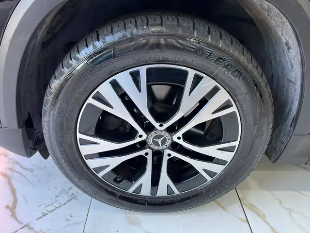 Mercedes-Benz GLA view 9