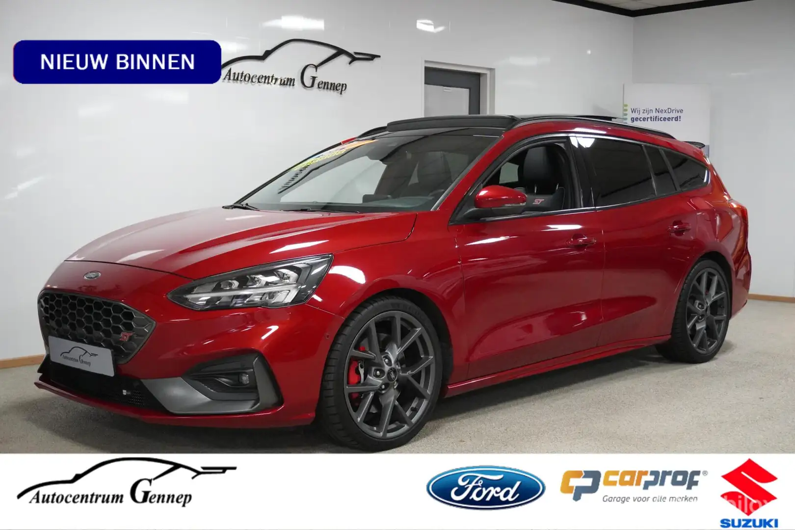 Ford Focus Wagon 2.3 EcoBoost ST-3 | Full Options |Trekhaak| Rood - 1