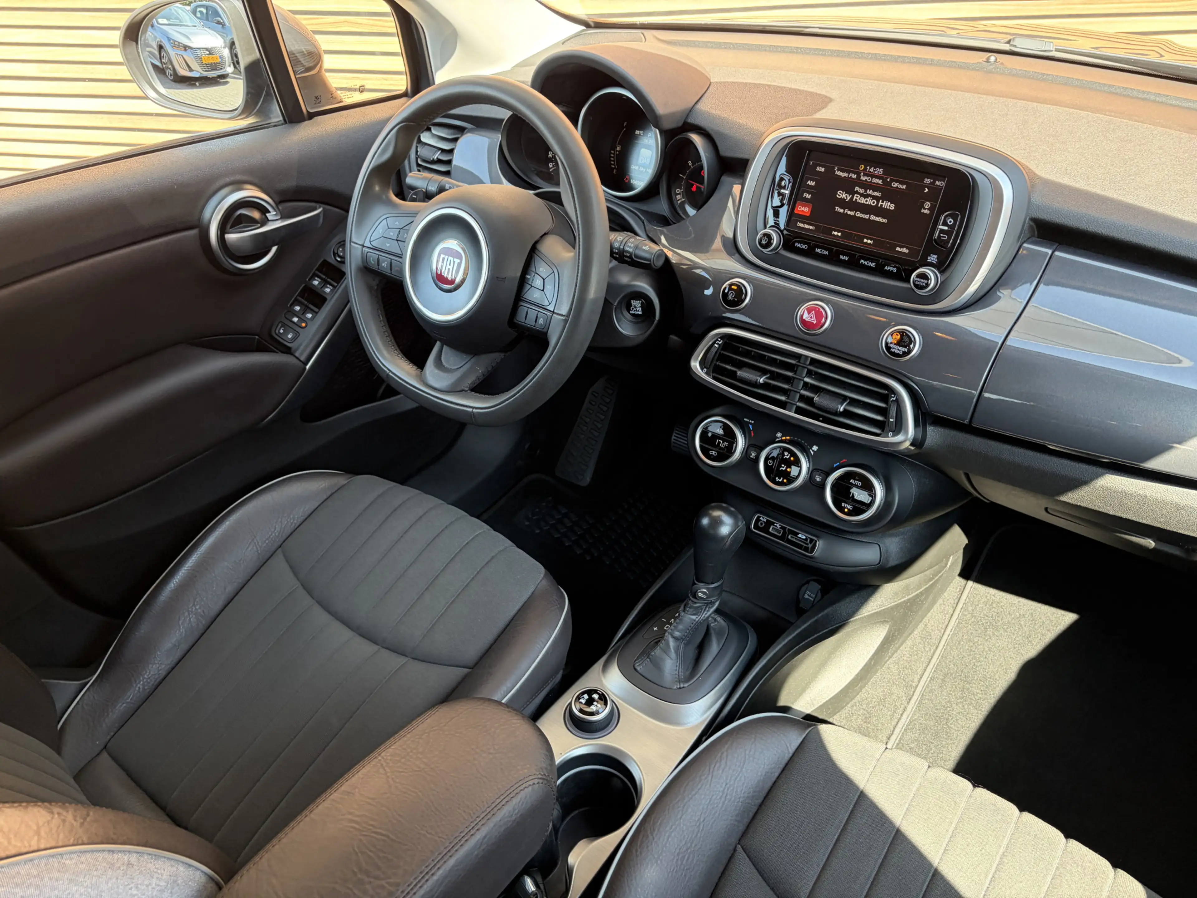 Fiat 500X 1.4 Turbo MultiAir Lounge Automaat / Navi / Cruise — photo 4
