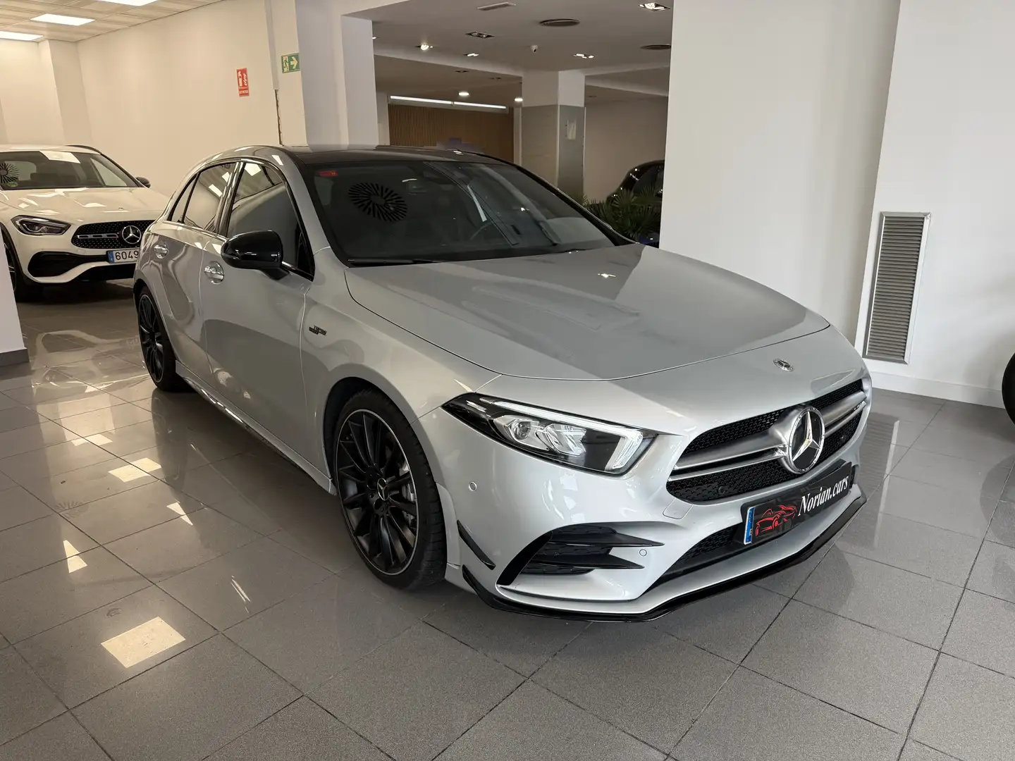 Mercedes-Benz A 35 AMG 4Matic+ 7G-DCT Gris - 1