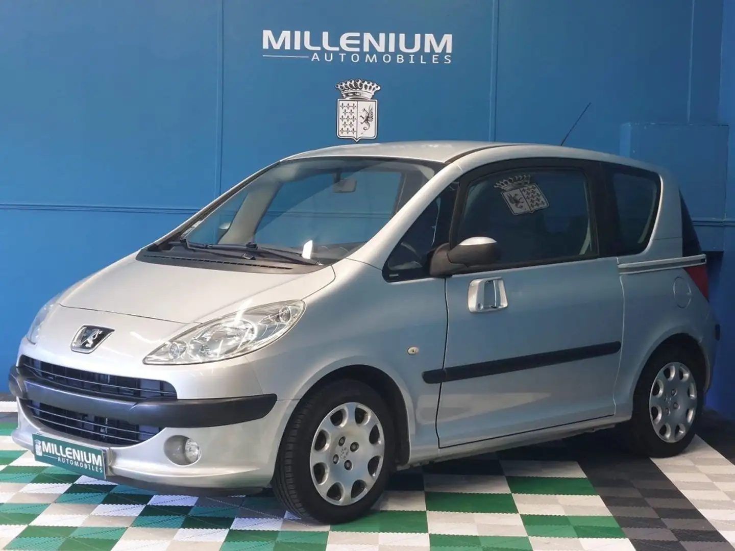 Peugeot 1007 1.4 HDI Gris - 1