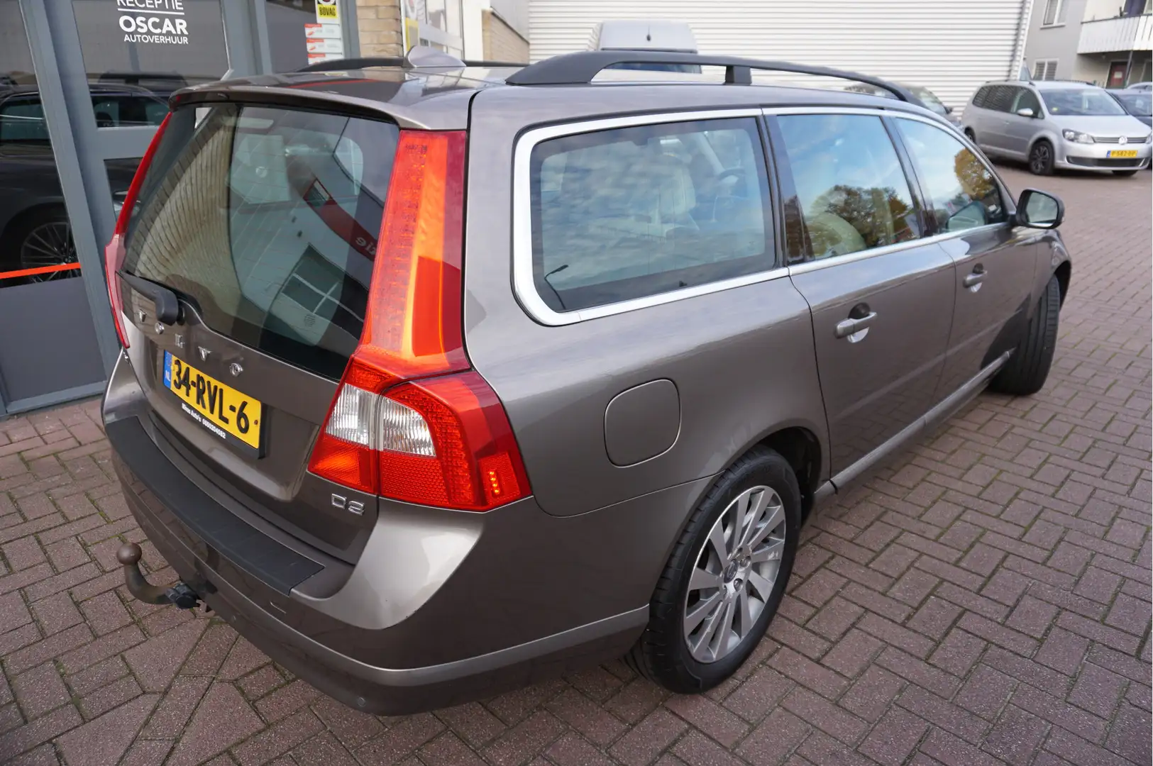 Volvo V70 2.0 D3 Limited Edition Grijs - 2
