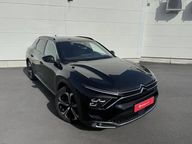 Citroen C5 X view 3