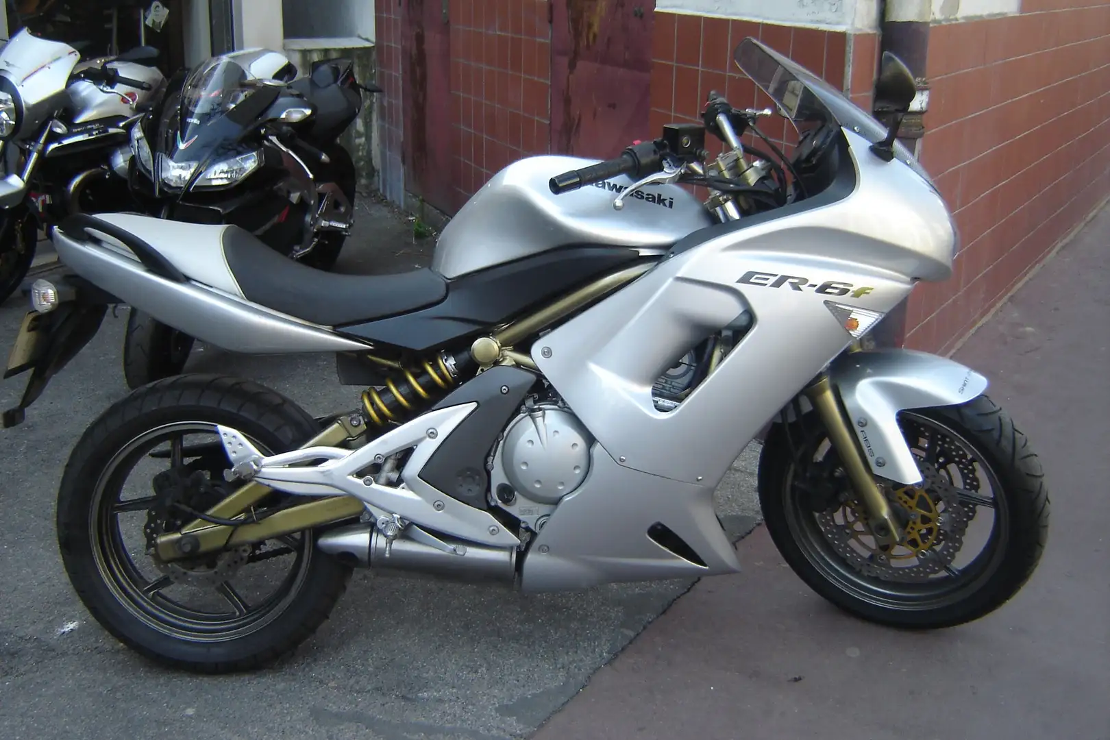 Kawasaki ER - 6 N Zilver - 1