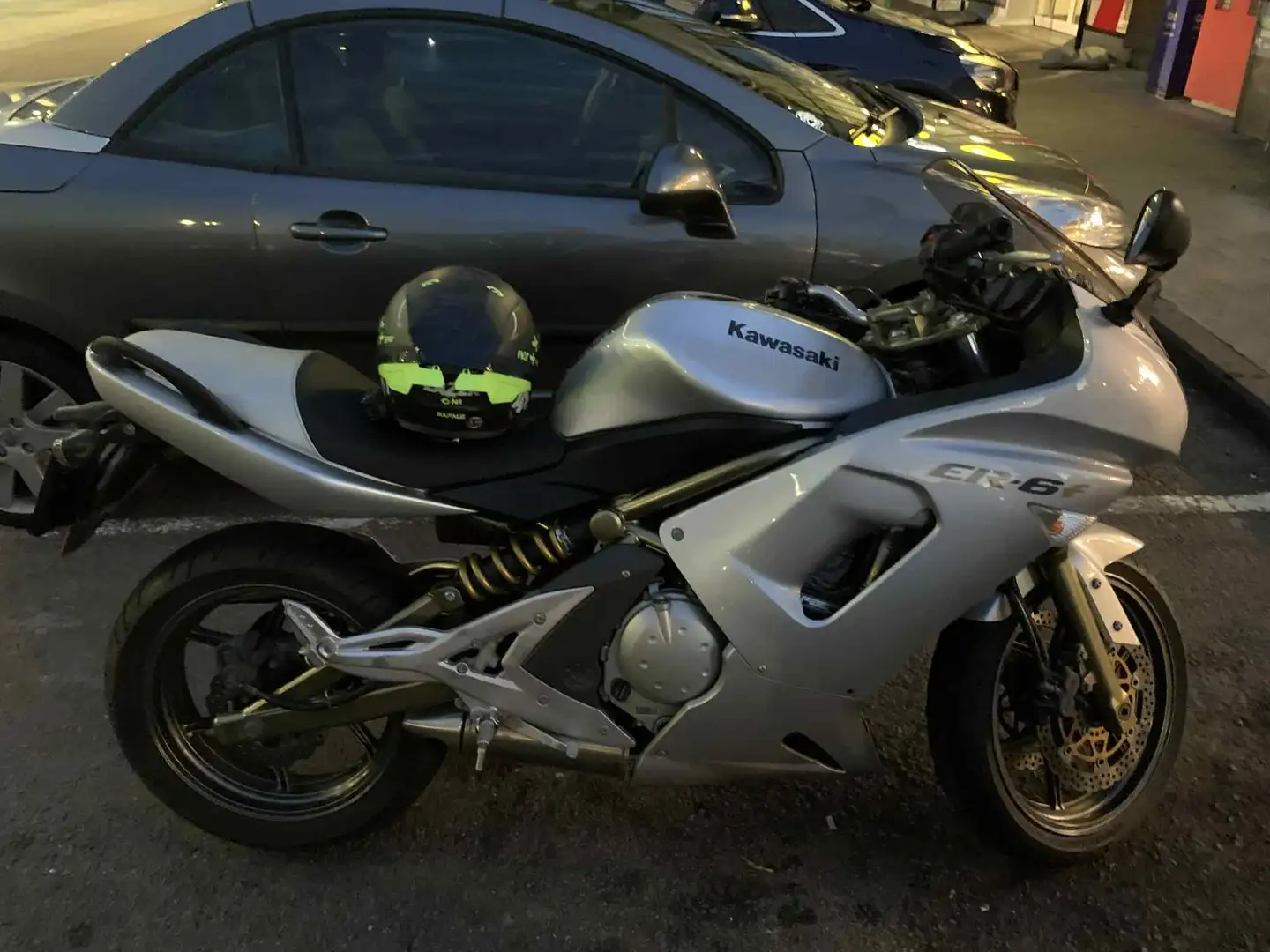 Kawasaki ER - 6 N Zilver - 2