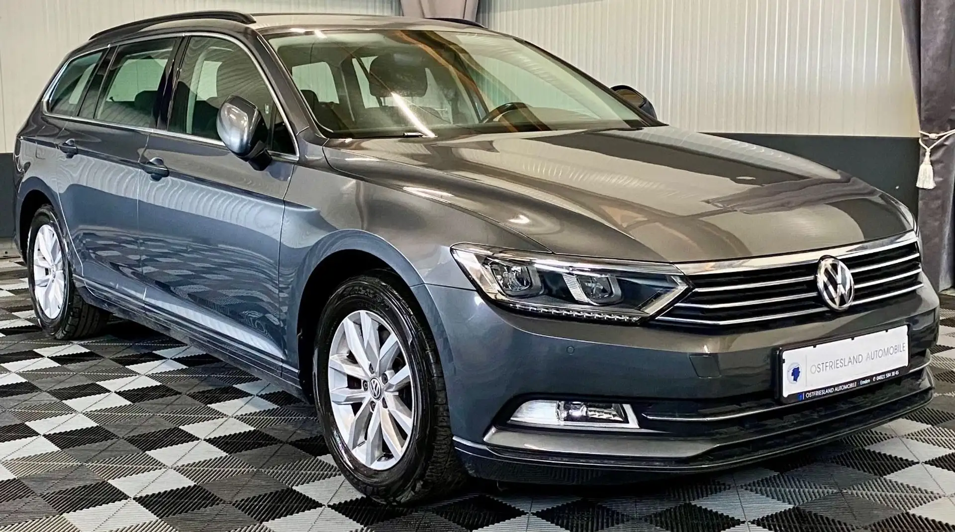 Volkswagen Passat Variant Comfortline, PDC, Navi, LED,Klima Grau - 1