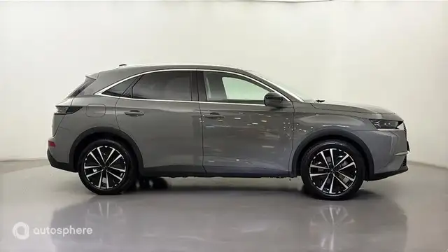 DS Automobiles DS 7 view 4