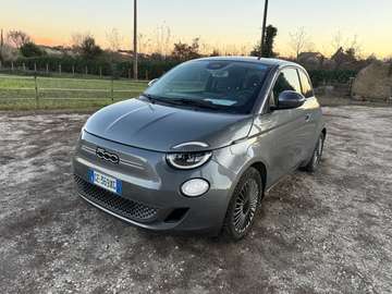 500 42 kWh  260KM AUTONOMIA FARI LED!!!